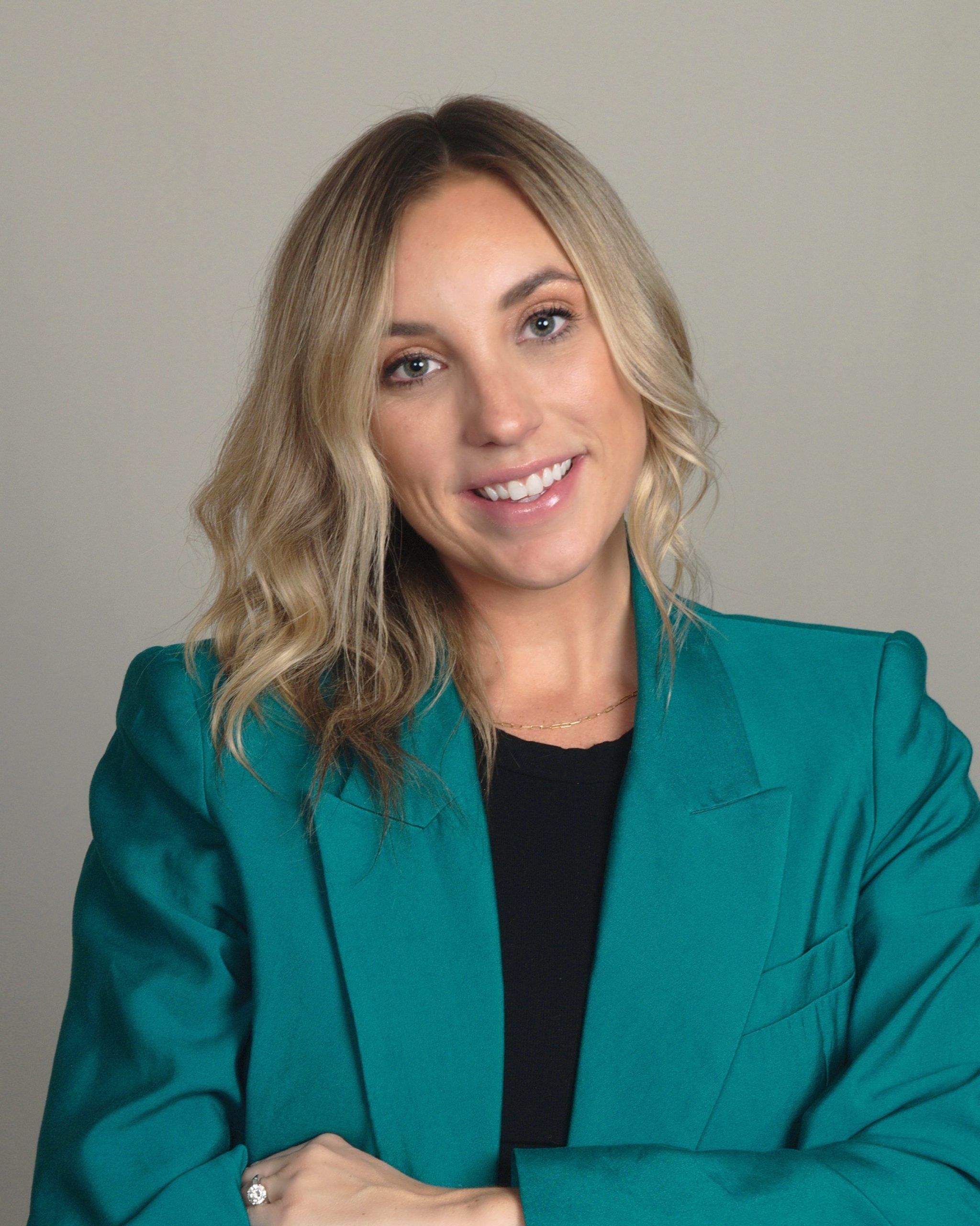 A.DeVries Headshot